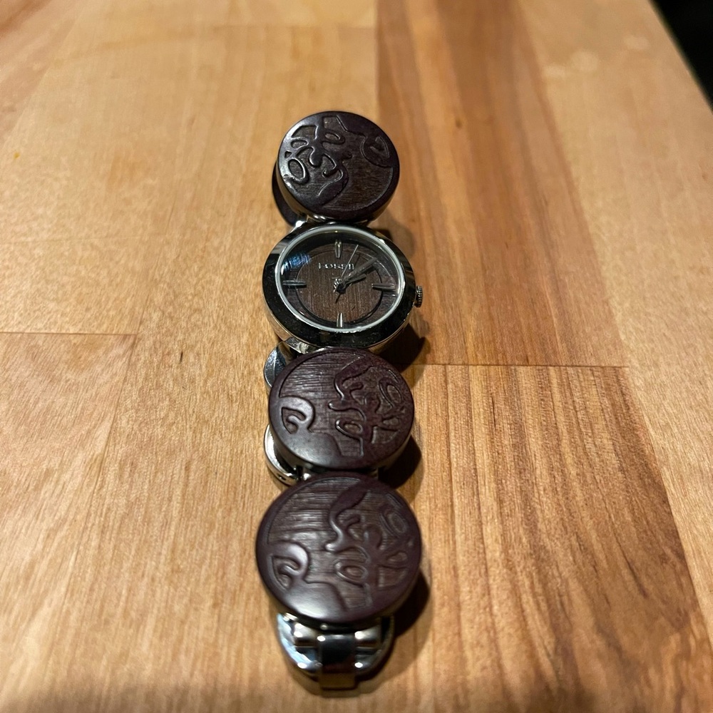 Women’s Fossil silver bracelet watch with carved wooden details.